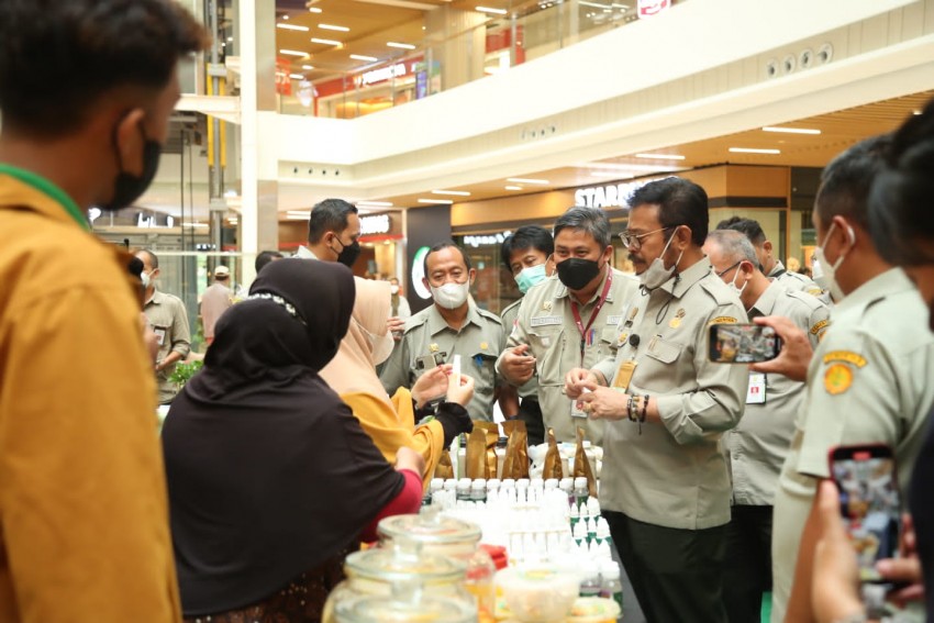 Pasar Tani Goes to Mall Dekatkan Petani dan Konsumen