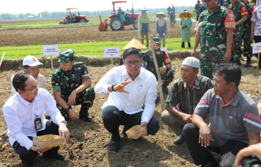 Tinjau Lahan Kering di Pati, Wamentan Sudaryono Berikan Solusi Ketersediaan Air Bagi Petani